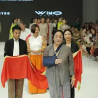 Koleksi Terbaru BIN House di Jakarta Fashion Week 2024. [Fimela/Daniel Kampua]