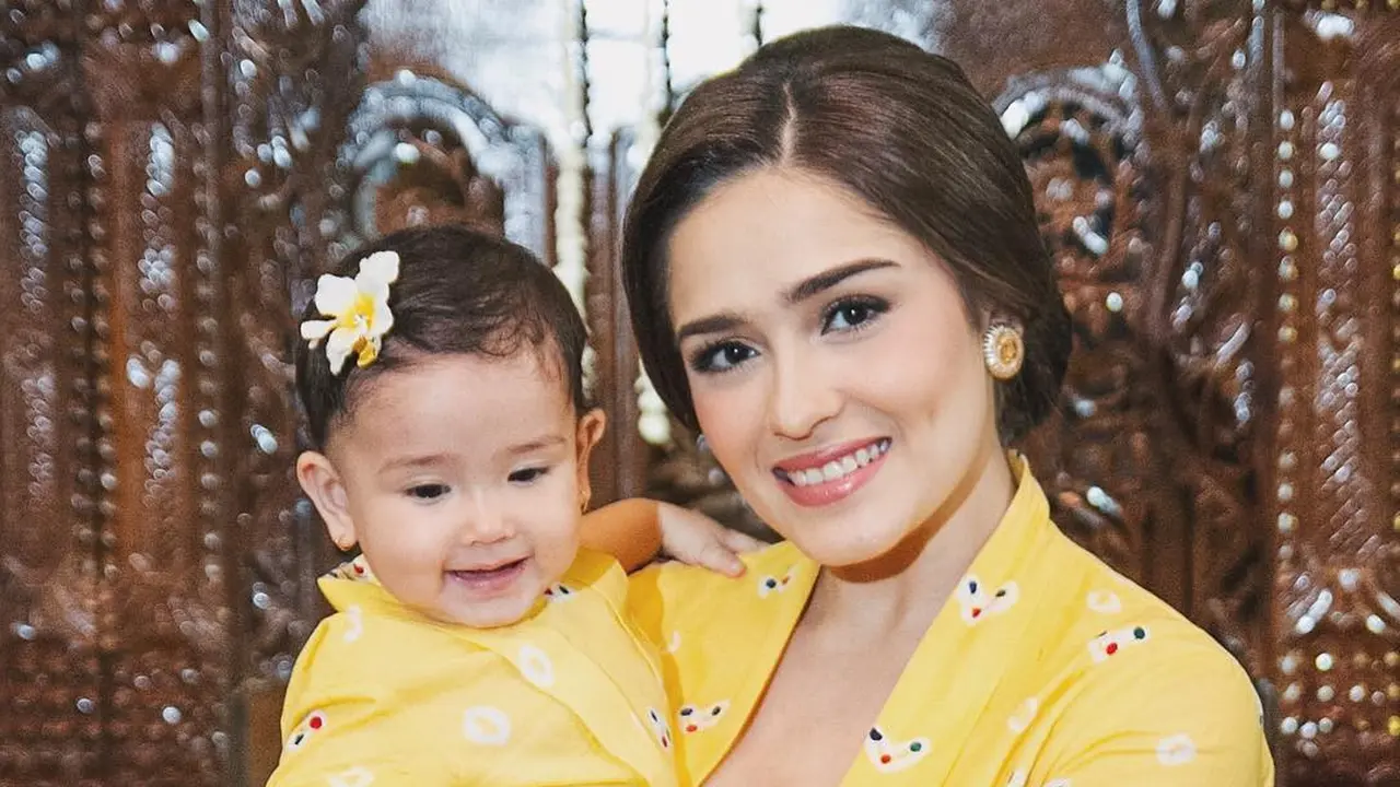 [Bintang] Rayakan Hari Kartini, Ini 8 Foto Cantik Artis Indonesia Saat Kenakan Kebaya