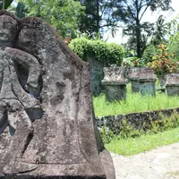 Pemakaman dengan posisi berjongkok hanya ada di Minahasa.