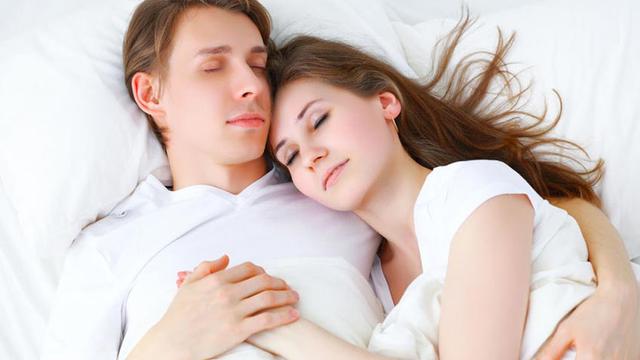 900 Koleksi Gambar Romantis Berpelukan HD Terbaik