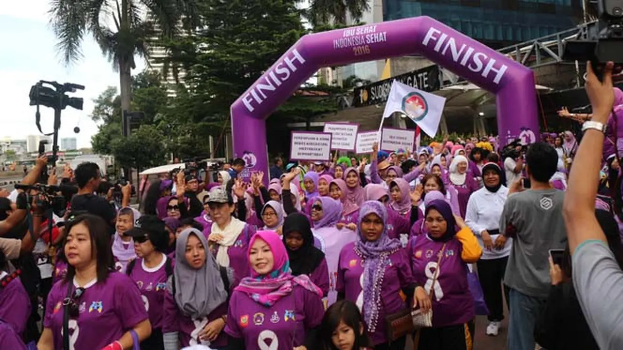 Edukasi Pentingnya Kesehatan Ibu Hamil di Fun Walk Ibu Sehat