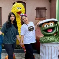 Tampilan Almiran Putri Agus Yudhoyono dan Annisa Pohan