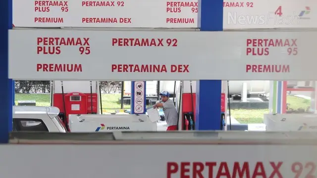 PT Pertamina (Persero) kembali menaikkan harga Bahan Bakar Minyak (BBM) jenis Pertamax Series, Pertalite dan Dexlite sebesar Rp 300 per liter mulai pukul 00.00 WIB pada Kamis (5/1/2017)