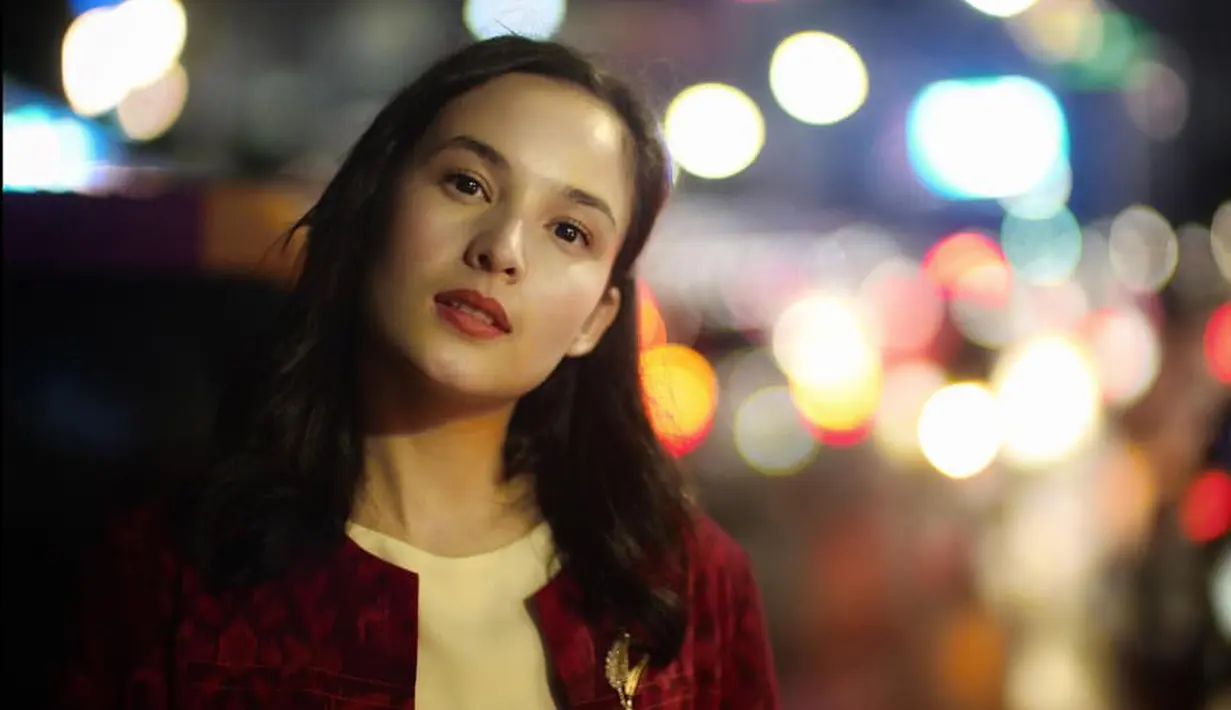 Chelsea Islan menjadi salah satu model yang dipotret Gading. Aktris 24 tahun ini sukses bermain berbagai judul film seperti Rudy Habibie, Di Balik 98, dan Sebelum Iblis Menjemput. (Liputan6.com/IG/@gadiiingmoto)