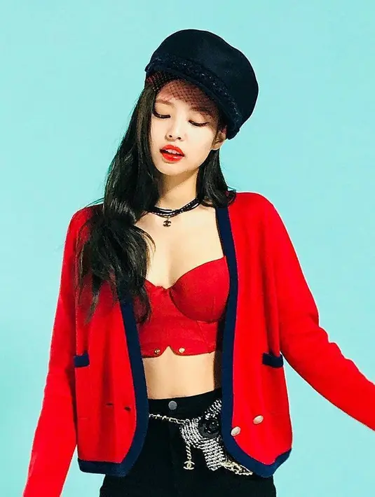 Menjadi model untuk Chanel Cosmetics, Jennie Blackpink kerap tampil seksi dengan warna merah. (Foto: instagram.com/jenniekim.indo)
