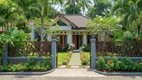 7 Konsep Rumah Asri dengan Pagar Artistik dan Bunga Mini, Efektif Percantik Hunian