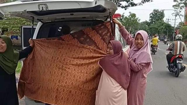 Penampakan salah satu foto yang diunggah ke grup Facebook KABAR BOJONEGORO oleh akun Facebook bernama Wirausahawan Muda.