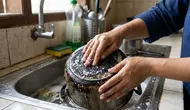 Cara Membersihkan Panci Gosong dengan Garam, Metode Ampuh Bebas Kerak Membandel