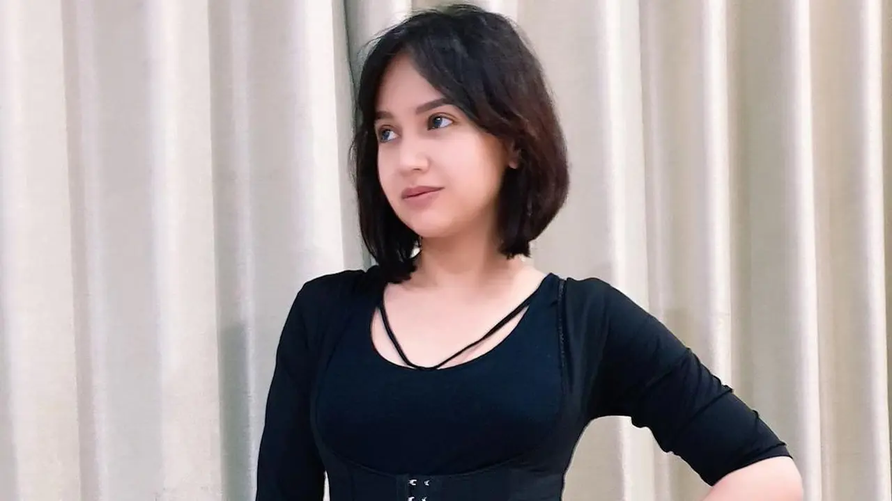 6 Potret Terbaru Angelica Simperler Usai Melahirkan, Sudah Kembali Langsing