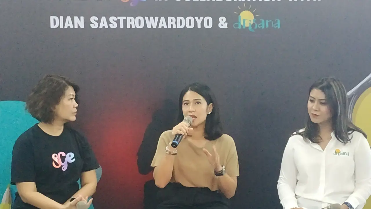Di Hari Anak Sedunia, Dian Sastro berbicara mengenai keterbukaan memiliki anak autisme. (Foto: Winda Nelfira/Liputan6.com)