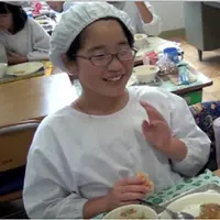 Anak-anak di Jepang telah diajarkan rasa tanggung jawab sejak dini. Salah satunya tercermin dalam kebiasaan yang diterapkan di sekolah.