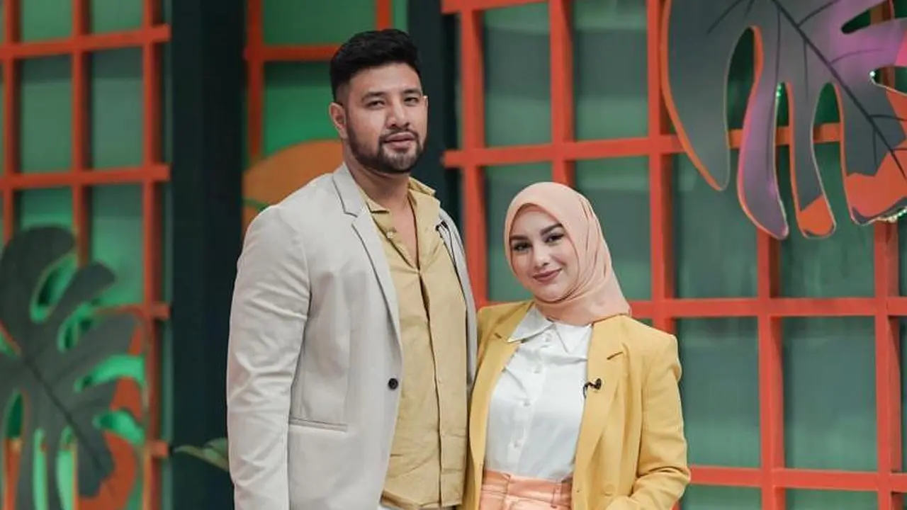 8 Ide Mix and Match Blazer Hijab yang Stylish dari Lesti Kejora hingga Irish Bella