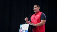 Menpora Dito Ariotedjo memberikan sambutan saat acara pengumuman SCM Grup sebagai pemegang hak siar Olimpiade Paris 2024 di Studio Lt 8 SCTV Tower, Senayan, Jakarta, Rabu (19/06/2024). (Bola.com/Bagaskara Lazuardi)