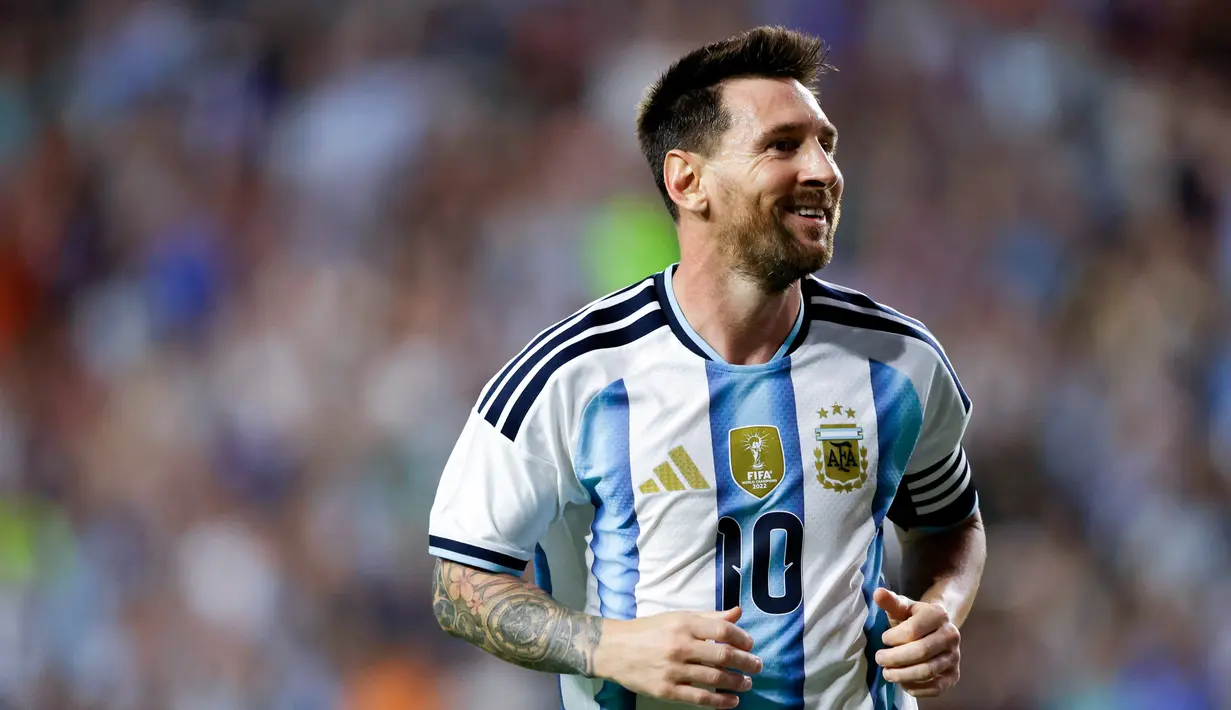 Pemain Argentina, Lionel Messi, melakukan selebrasi setelah mencetak gol ke gawang Islandia pada laga uji coba di Jordan-Hare Stadium, Auburn, Alabama, Amerika Serikat, Rabu (10/6/2026). (AP Photo/Butch Dill)