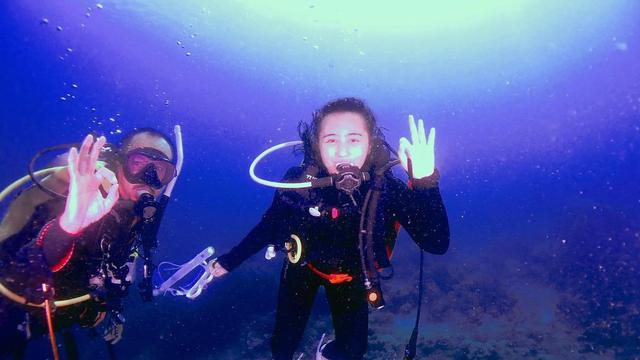 Turut Bersihkan Sampah, Ini 7 Potret Prilly Latuconsina Diving di Pulau Sangiang
