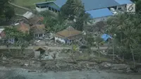 Pemandangan dari udara wilayah Kota Lampung usai diterjang tsunami, Selasa (25/12). Jumlah korban akibat Selat Sunda terus bertambah, hingga selasa (25/12) siang data dari Kapusdatin Humas BNPB 429 orang meninggal. (Liputan6.com/Zulfikar Abubakar)
