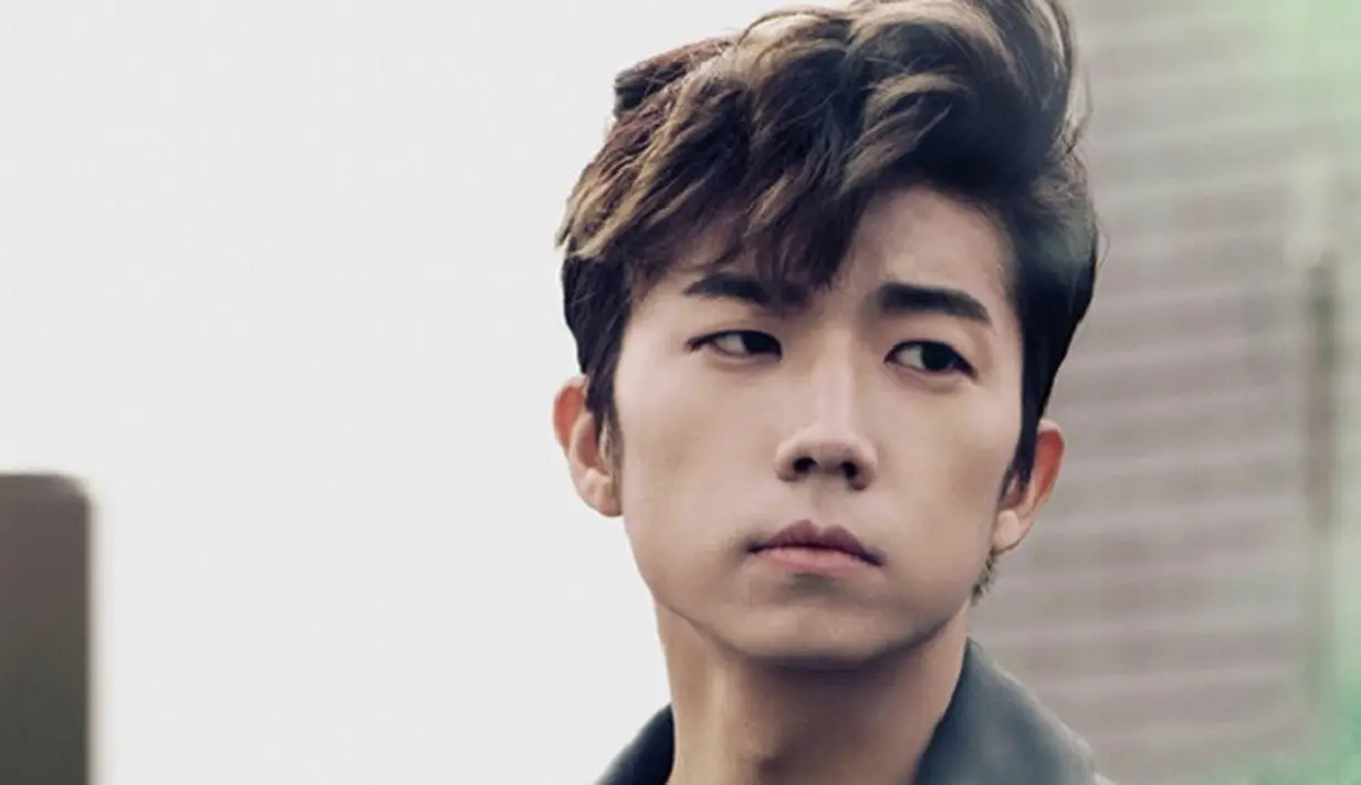 "Tanggal melaksanakan wajib militernya benar. Tapi kami tak akan memberitahu lokasi dan waktunya, lantaran Wooyoung ingin menjalankan tugas wamilnya dengan tenang," ujar JYP. (Foto: soompi.com)