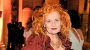 <p>Vivienne Westwood di acara pembukaan &ldquo;The Golden Age of Couture" tahun 2007. Foto: Vogue.</p>