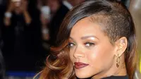 Rihanna Bangga Pamer Kemolekan Tubuh di Sampul Majalah