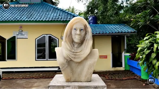7 Potret Makam Nike Ardilla Usai 26 Tahun Berlalu, Gedung untuk Fans Terbengkalai