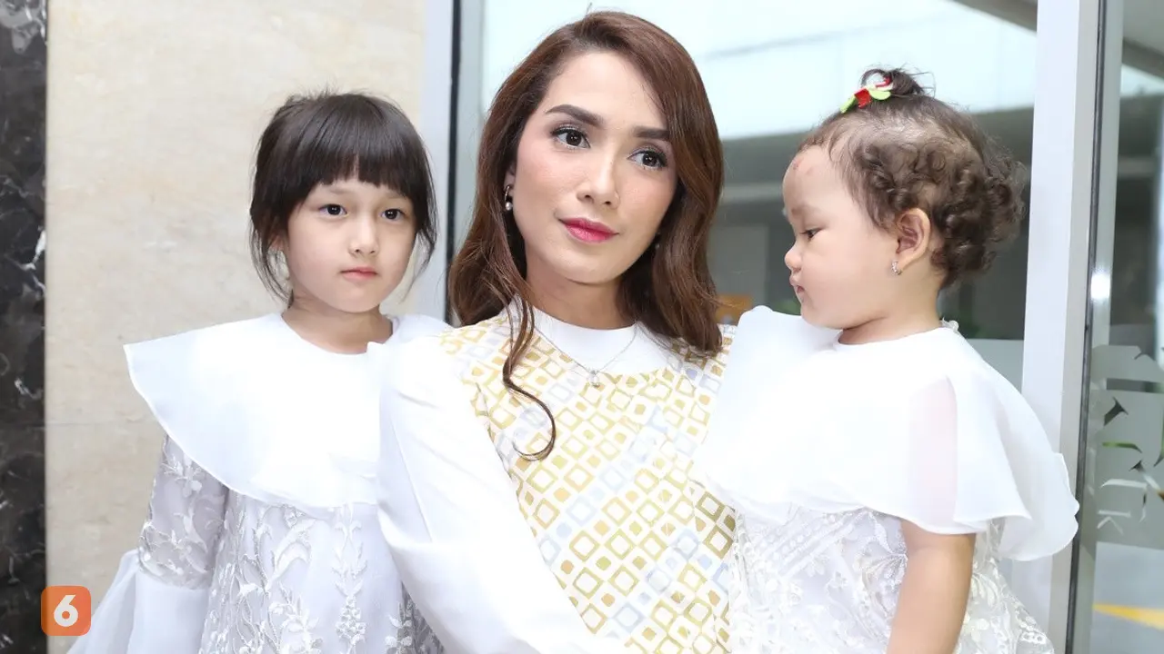 [Bintang] Ussy Sulistiwaty