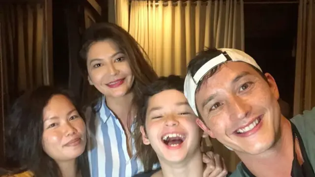 6 Momen Kompak Tamara Bleszynski dan Mike Lewis Asuh Anak Meski Sudah Cerai