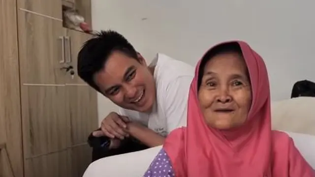 Bak Nenek Kandung, Ini 6 Potret Kedekatan Baim Wong dan Nenek Iro