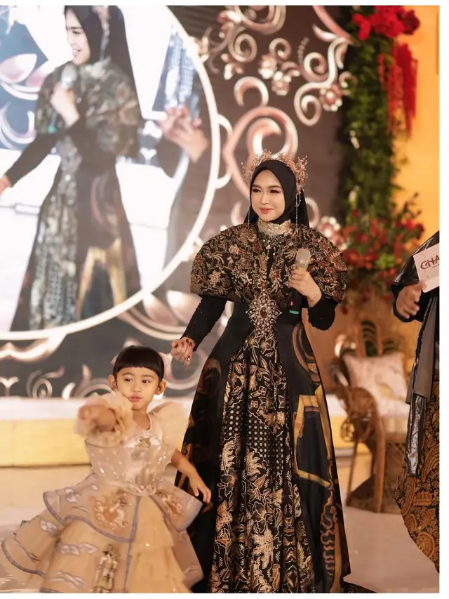 10 Potret Baju Pesta Artis Bertema Tradisional di Perayaan Ultah Ria Ricis dan Moana