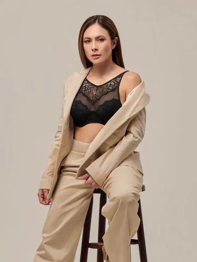 Pesona Seksi Wulan Guritno Berbalut Lingerie Hitam di Pemotretan Terbaru