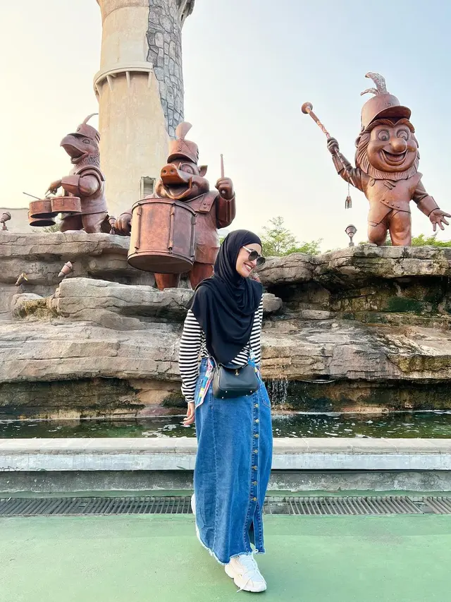 8 Potret OOTD Hijab Casual dengan Sneakers ala Zaskia Adya Mecca hingga Shireen Sungkar