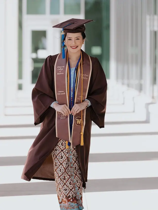 Beby Tsabina raih gelar sarjana Western Michigan University, Amerika Serikat (Foto: Instagram bebytsabina)