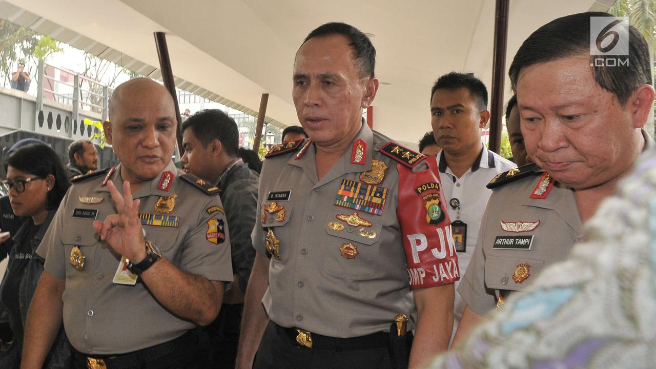 20170525-Kapolda Jenguk 4 Polisi Korban Bom Kampung Melayu di RS Polri-Afandi