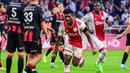 Mohammed Kudus. Meski Ghana tak lolos ke fase gugur pada Piala Dunia 2022, namun penampilan gelandang serang berusia 22 tahun milik Ajax Amsterdam ini cukup menjanjikan dengan torehan 2 gol dari 3 laga. Manchester Unted lagi-lagi menjadi klub terdepan bersama Liverpool untuk mendapatkan pemain kelahiran 14 November 2019 ini. Hal ini tak lepas dari pengalaman MU yang telah beberapa kali mendatangkan pemain asal klub Eredivisie, termasuk Ajax Amsterdam. (AFP/ANP/Olaf Kraak)