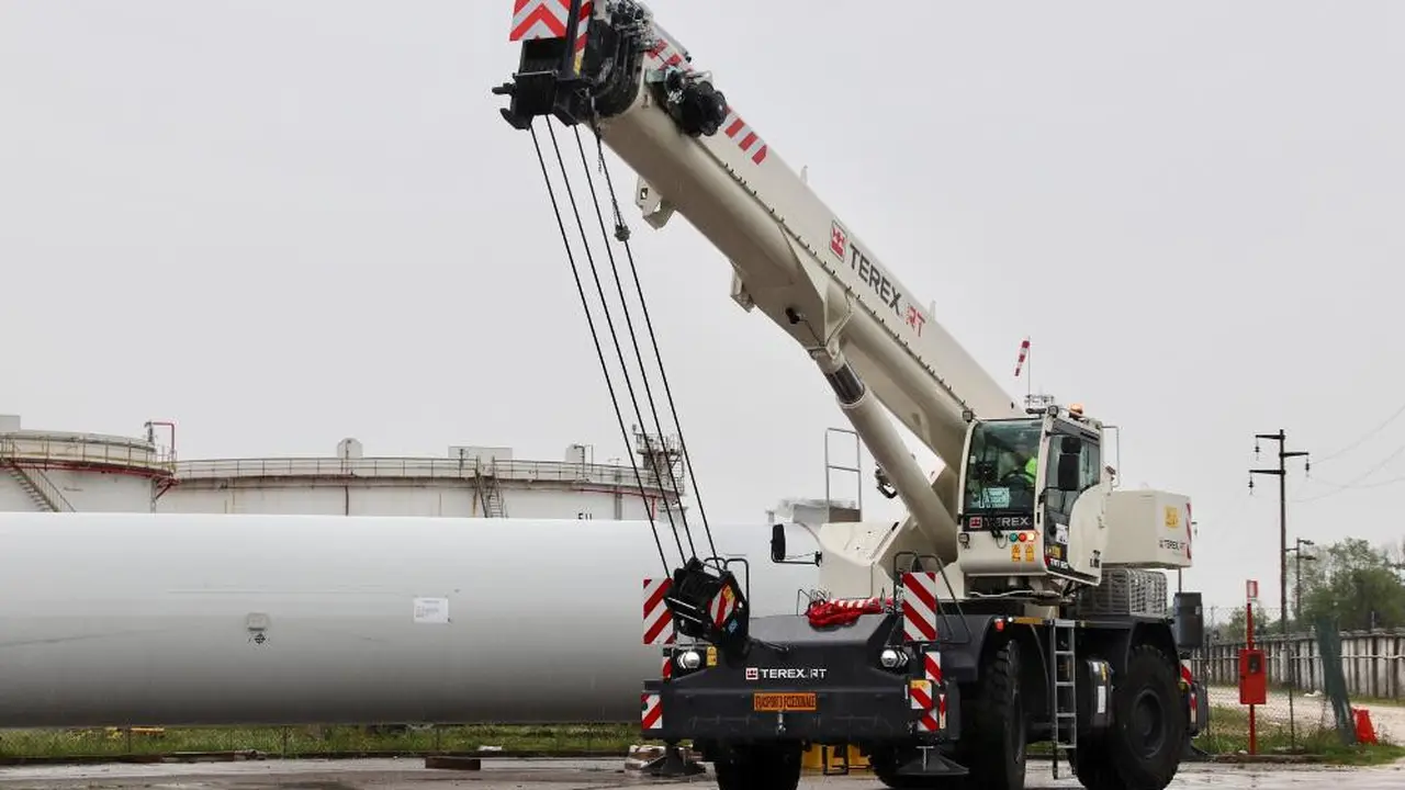 Rough Terrain Crane