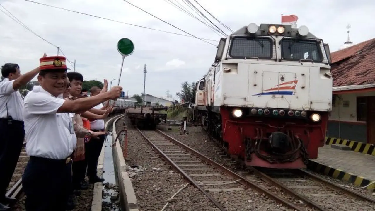PT Kereta Api Indonesia (Persero) DAOP 1 Jakarta yang bekerjasama dengan PT Bintang Laut Platinum meluncurkan pengoperasian KA barang lintas Jakarta-Surabaya.