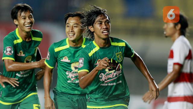 FOTO: Persebaya Surabaya Unggul 1-0 atas Madura United di Babak Pertama - Ady Setiawan