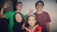 5 Potret Kenangan Omas Bareng Anak-anaknya, Single Mom Panutan (sumber: Instagram.com/d_ambiyaofficial)