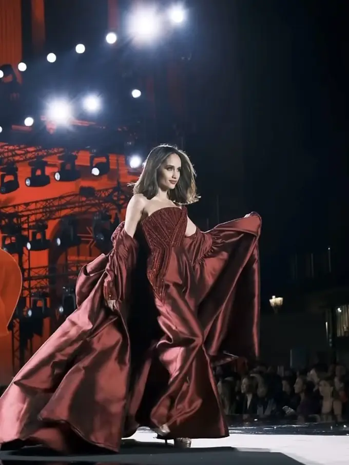 Outfit Cinta Laura Selama Berada di Paris