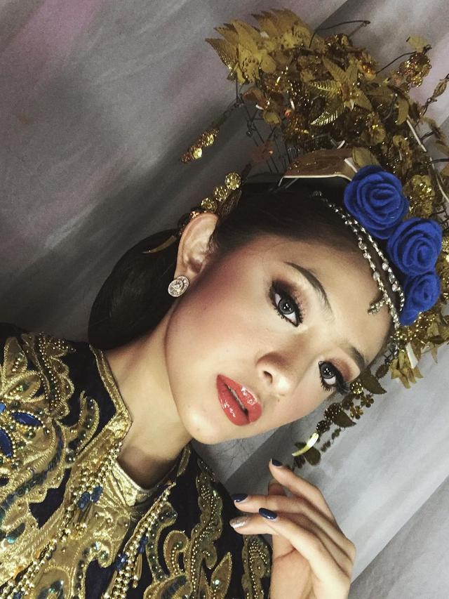 Menikah Sinetron, Ini 7 Gaya Natalie Zenn Tampil Dalam Busana Pengantin