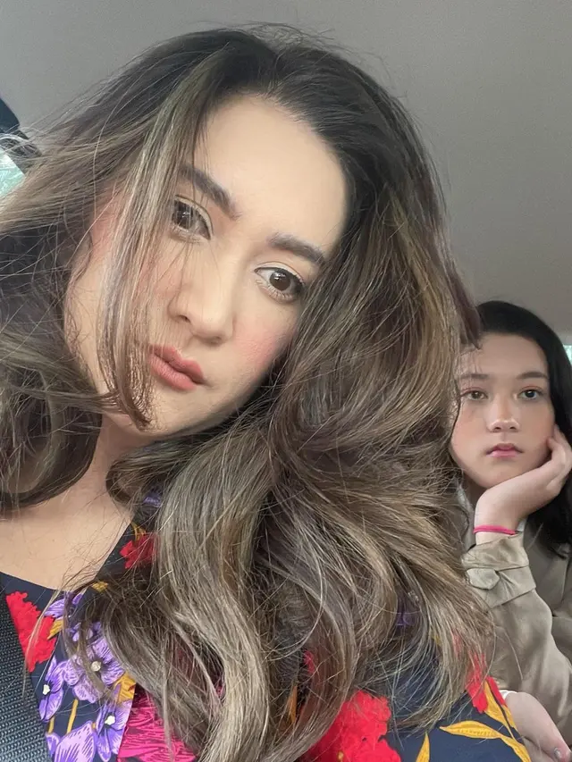 Nafa Urbach dan anaknya (Instagram/nafaurbach)