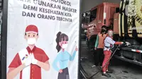 Petugas mengisi bahan bakar jenis Biosolar pada kendaraan di SPBU Pertamina di Jakarta, Rabu (17/2/2021). Kementerian ESDM juga mencatat, pemanfaatan biodiesel telah memberikan perangkat sekitar Rp38,31 triliun. (merdeka.com/Iqbal S. Nugroho)
