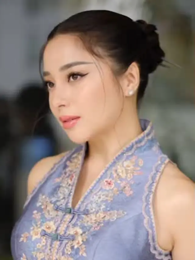 7 Potret Nikita Willy Tampil Menawan Pakai Busana Cheongsam Ini Curi Perhatian