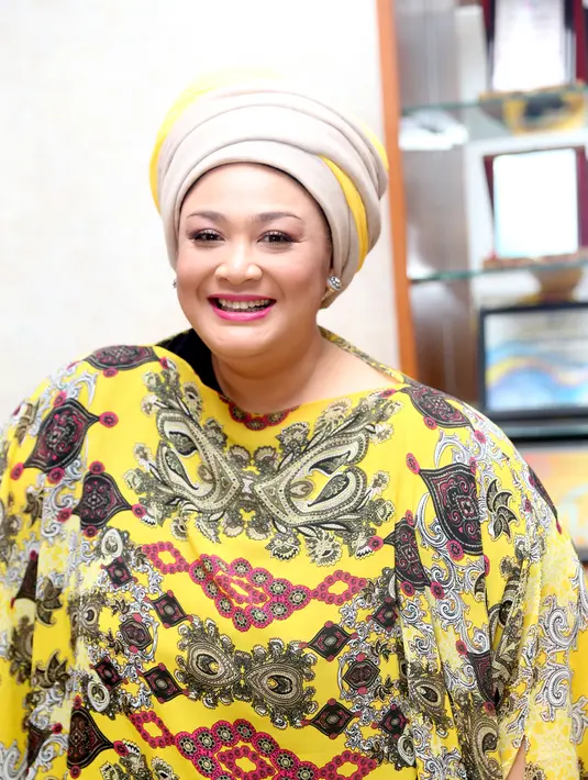 Bagi Dewi Hughes, sejak dini kita harus mengajarkan pada anak bahwa terdapat etika dan estetika dalam memanfaatkan teknologi. Harus ada kebijaksanaan dan kecerdasan dalam menggunakan teknologi yang semakin berkembang ini. (Andy Masela/Bintang.com)