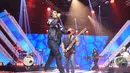Penampilan Charly bersama Setia Band di The Biggest Concert Super Band, yang disiarkan secara langsung SCTV dari Studio Penta, Kebon Jeruk, Jakarta Barat Rabu, (5/10/2016) malam. (Adrian Putra/Bintang.com)