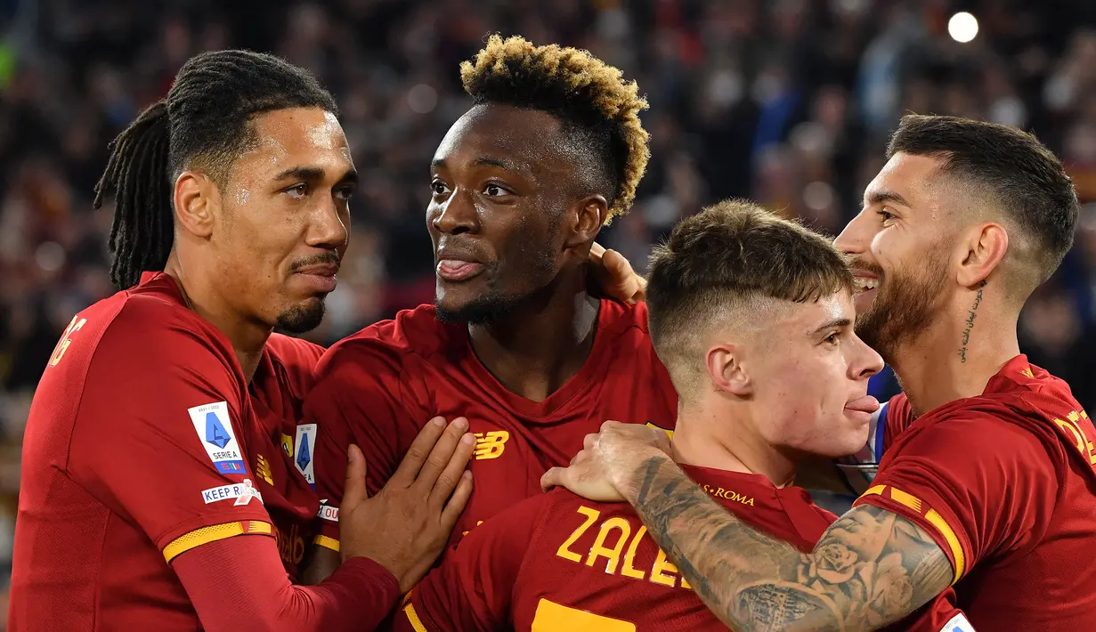 AS Roma. Tammy Abraham dan kawan-kawan tercatat belum terkalahkan dalam 11 laga terakhir di Serie A Liga Italia sejak pekan ke-22 (16/1/2022) hingga pekan ke-32 (10/4/2022). Total tim asuhan Jose Mourinho menorehkan 7 kali kemenangan dan 4 hasil imbang. (AFP/Tiziana Fabi)