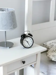 Tanpa adanya jeda yang jelas antara aktivitas dan waktu tidur, tubuh cenderung tetap berada dalam kondisi siaga (Sumber: Pexels.com)