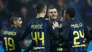 Penyerang Inter Milan, Mauro Icardi melakukan selebrasi usai mencetak gol keduanya ke gawang Lazio pada lanjutan liga Italia Serie A di Stadion San Siro, Milan, (22/12). Icardi mencetak dua gol dalam pertandingan  ini. (REUTERS/Alessandro Garofalo)