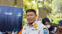 Kepala Bidang Penegakan Produk Hukum Satpol PP Kota Bandung, Idris Kuswendi, saat memberikan keterangan kepada wartawan di Taman Dewi Sartika, Balai Kota Bandung, Rabu 22 Juni 2022. (Liputan6.com/Arie Nugraha)