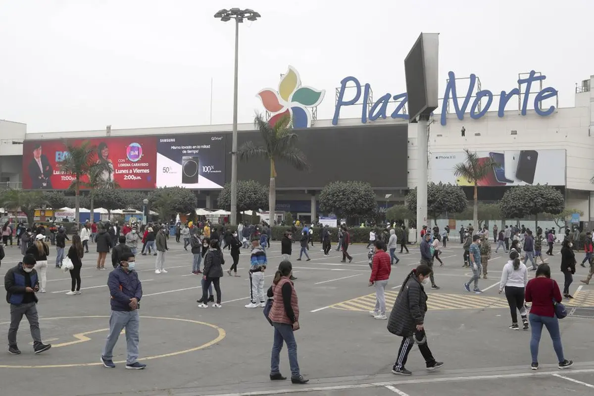 Mall di Peru kembali buka meski kasus Virus Corona (COVID-19) tinggi.