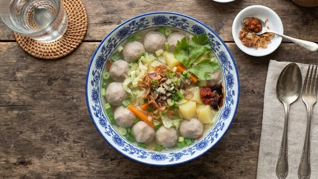 Resep Sop Bakso Bumbu Iris, Kuahnya Gurih dan Baksonya Empuk Nagih